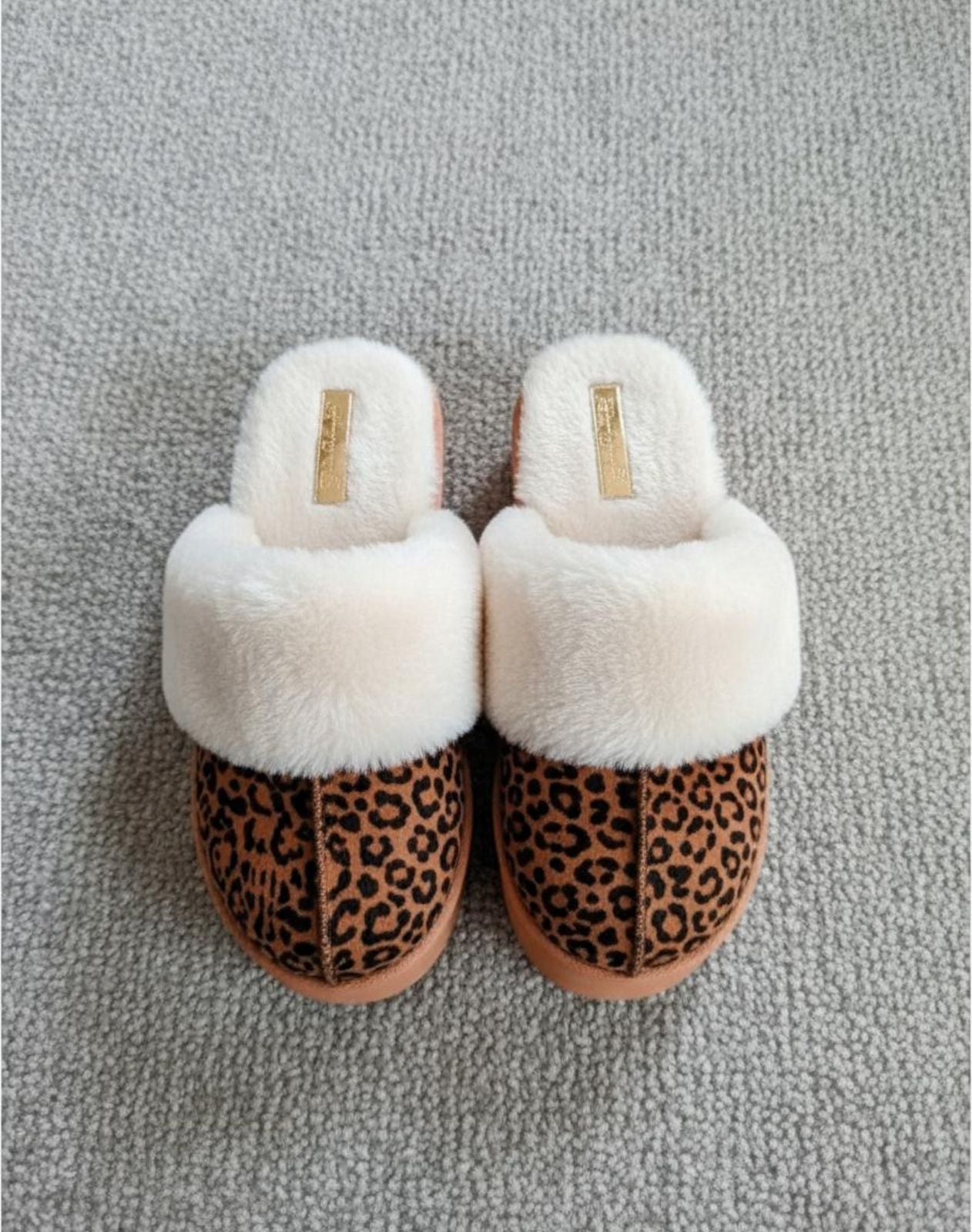 UGGS Clasicos Sandalia Animal Print 1010