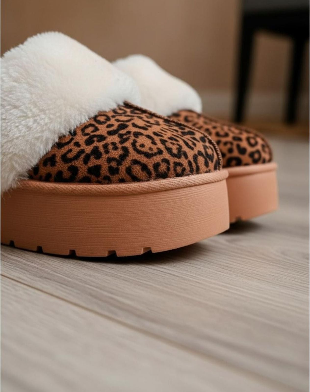 UGGS Clasicos Sandalia Animal Print 1010