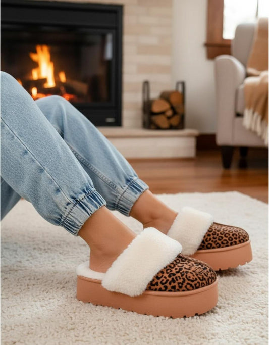 UGGS Clasicos Sandalia Animal Print 1010